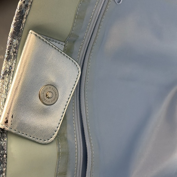 Guess | Paris Hilton| tote - Picture 8 of 8